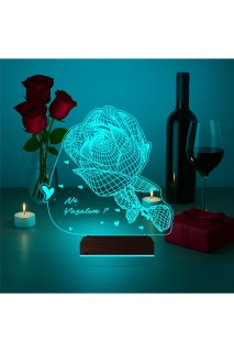 Sevgiliye hediye olarak kişiye özel lazer kazımalı 3D LED masa lambası, ahşap kaideli ve 16 renk seçenekli