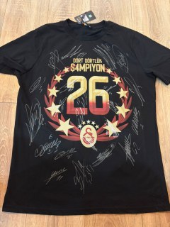 Galatasaray Meisterschafts-Fußballtrikot mit Originalunterschrift für Fans