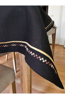 Schwarze Tischdecke mit Stickerei und goldener Piko-Detailierung in Leinenoptik - Sondermaßfertigung