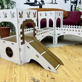 PrimePetHouse Kaninchenburg – 3 kuleli, 2 katlı, köprü bağlantılı, sökülebilir tavşan evi