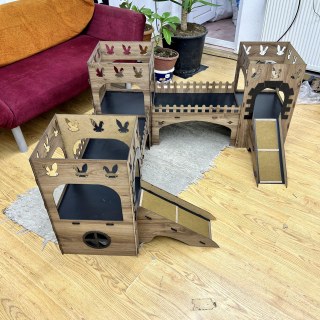 PrimePetHouse TOWERS, üç kuleli dekoratif ahşap tavşan ve kedi evi, iki katlı oyun ve dinlenme alanı